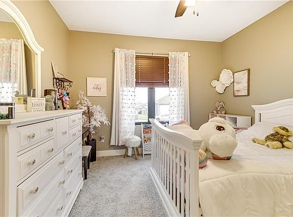 5th image of 1408 NW Burr Oak Ct