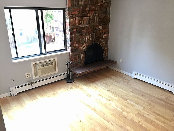 2nd image of 1008 N Corona St APT 306