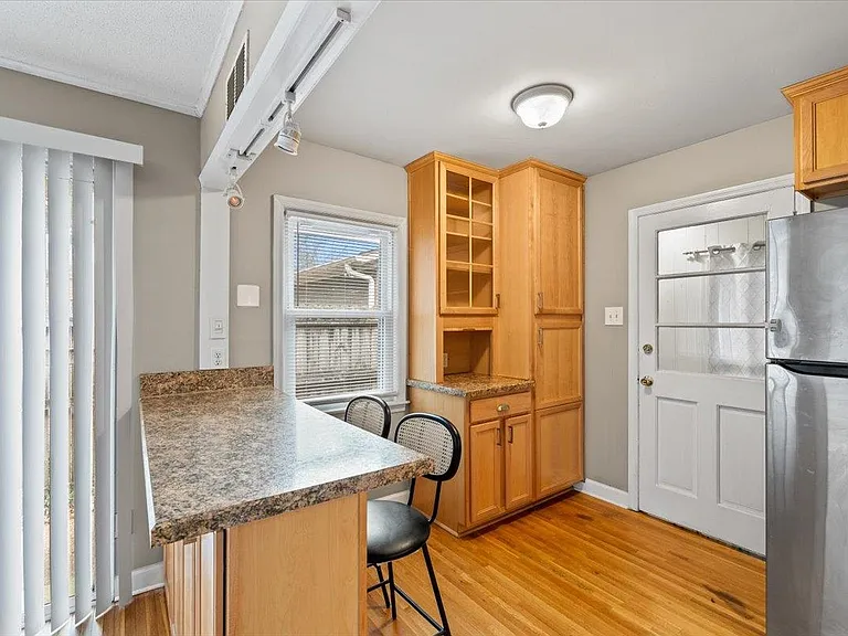 1073 Ivy Rd — Photo 11