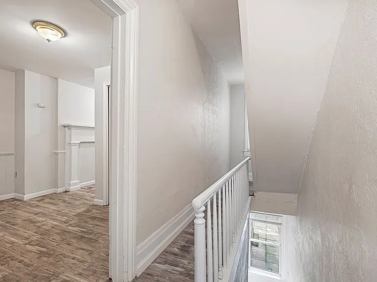 2129 Sarah St — Photo 13