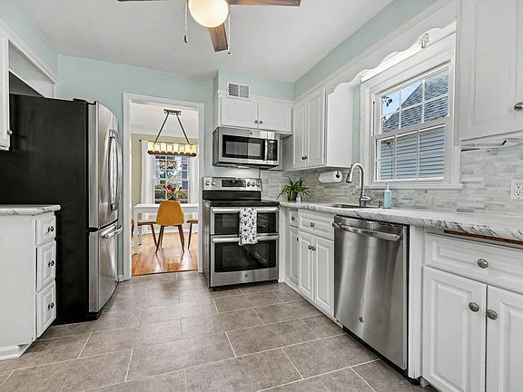 4th image of 636 Hoyt St SE