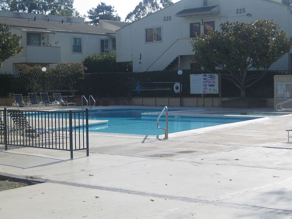 2nd image of 405 Piccadilly Pl APT 14