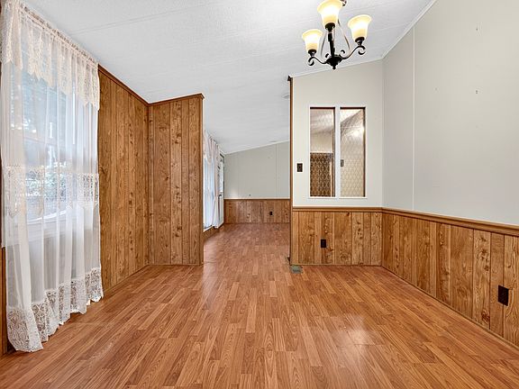5th image of 401 Hermitage Cir