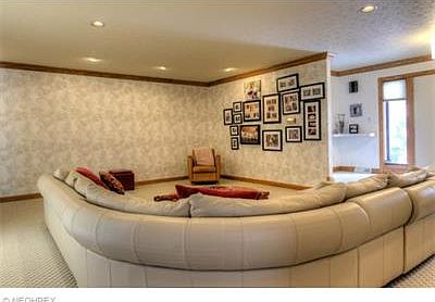 5th image of 527 Beaverbrook Dr