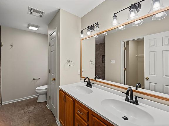 3rd image of 70208 9th St