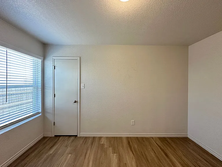 1813 Clovis Dr — Photo 27