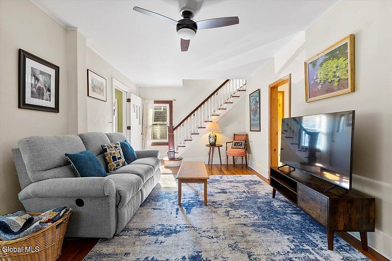 5th image of 15 Roweland Avenue