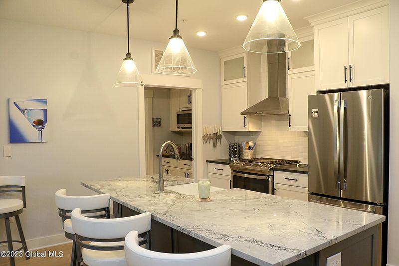 4th image of 116 West Avenue #305
