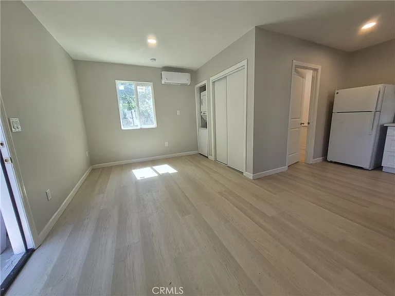 8913 Rathburn Ave — Photo 6
