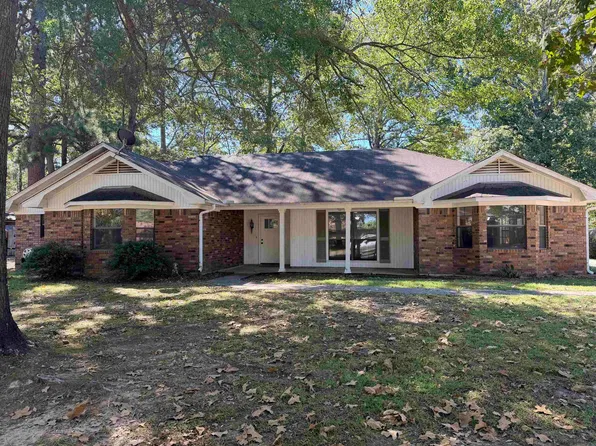 108 Woodshire Dr, Crossett, AR 71635
