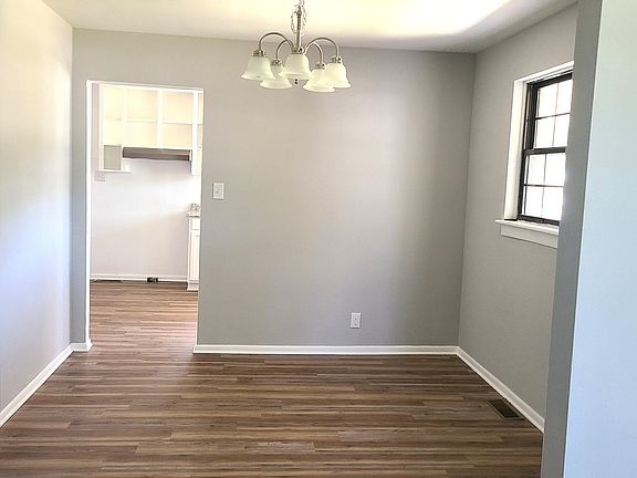 3rd image of 424 Como Dr
