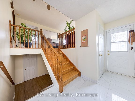 5th image of 833 Fairbairn St