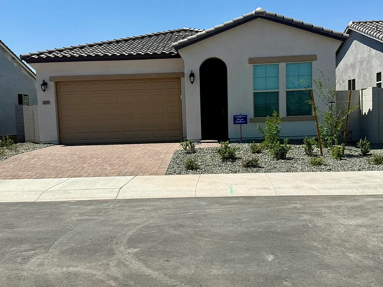2933 E Mission Ln — Photo 13