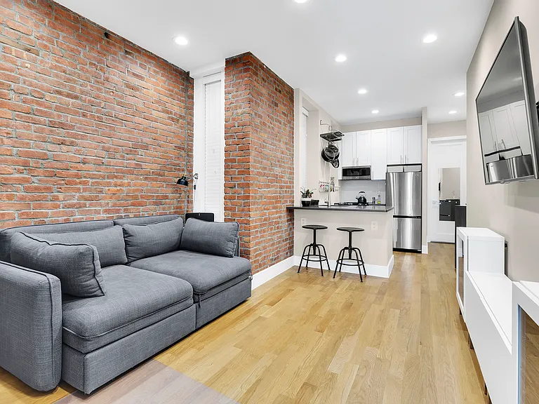 400 W 56th St #2F — Photo 1