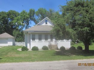 727 E 2nd St, Gilman, IL 60938