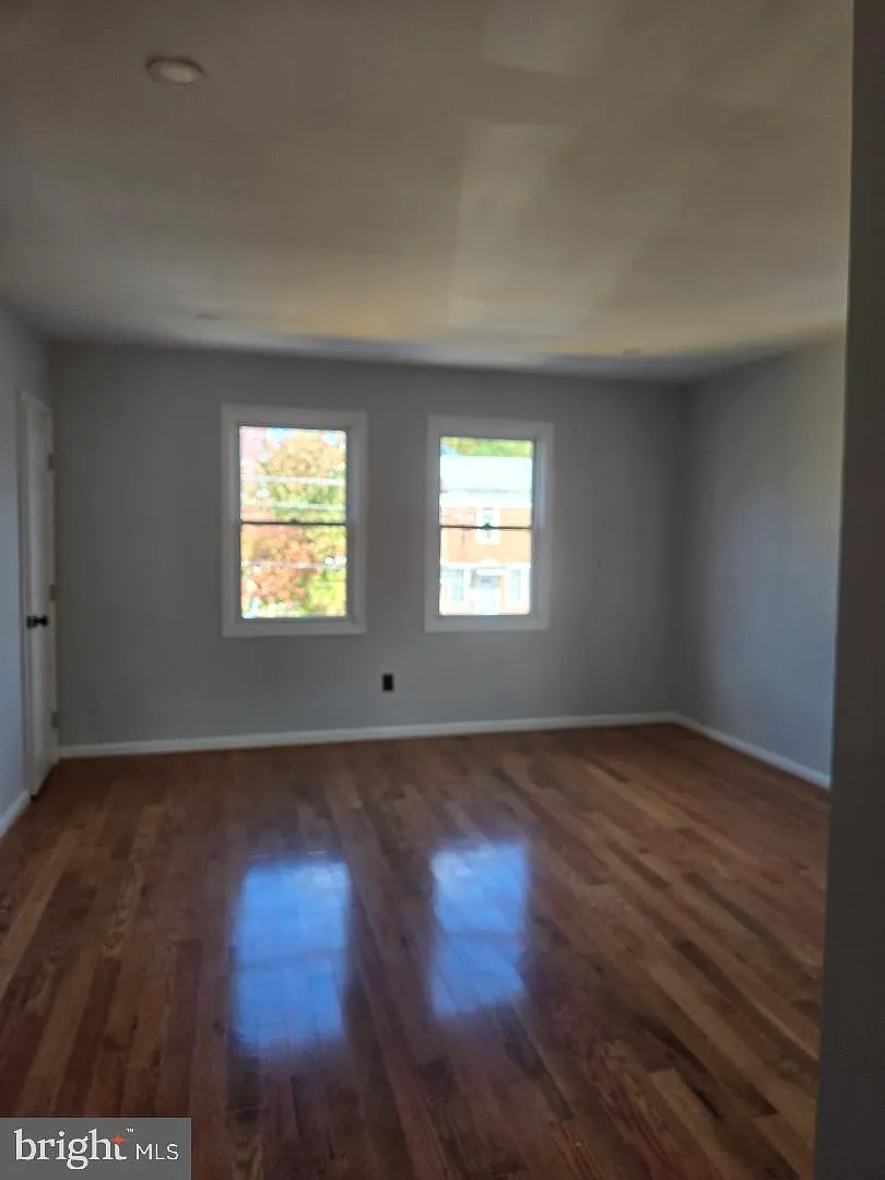 1 bed, 1.0 bath, 2442 sqft, $1,500 — Photo 2