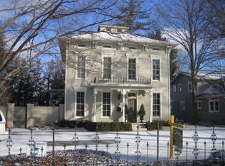 520 W Ash St, Zionsville, IN 46077