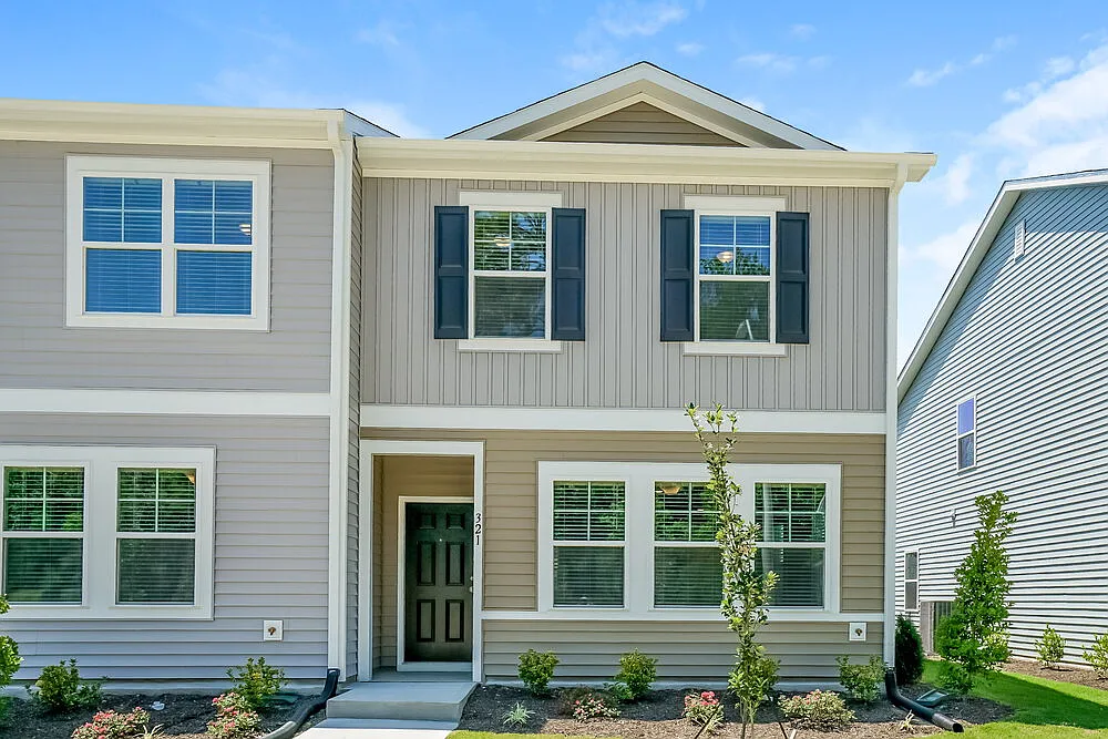 3 bed, 2.5 bath, 1590 sqft, $1,705 — Photo 1