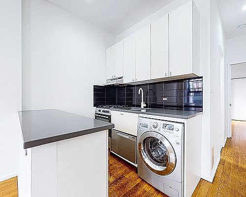 4th image of 410 W 36th St APT 4RE