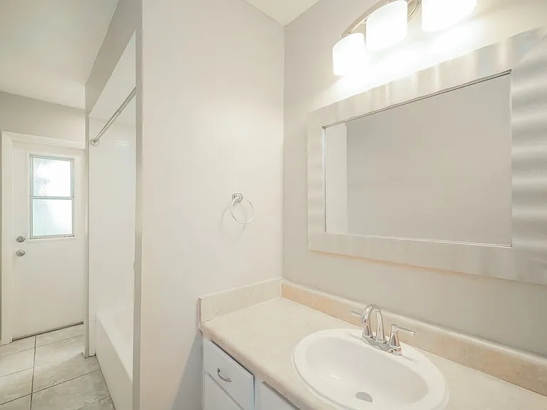 817 SW 9th Ave — Photo 15