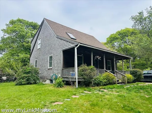 96 Manchester Avenue, Oak Bluffs, MA 02557