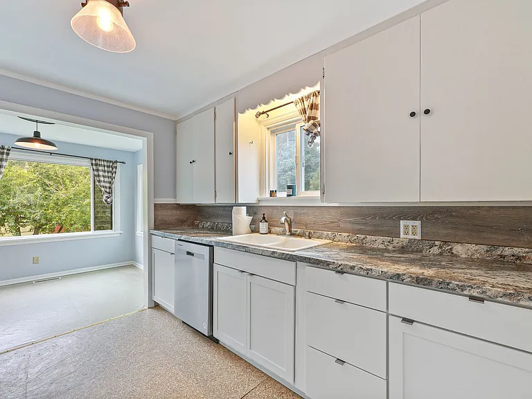 1223 Puget St NE — Photo 7