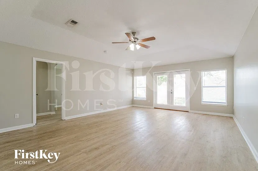 3 bed, 2.0 bath, 1433 sqft, $2,295 — Photo 3