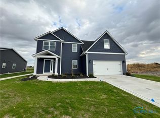 215 Avilyn Ln, Oregon, OH 43616