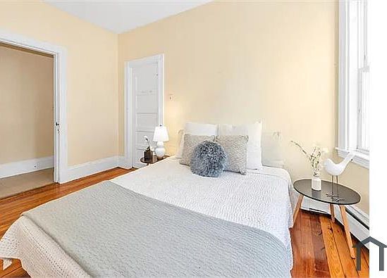 3rd image of 6 Priesing St