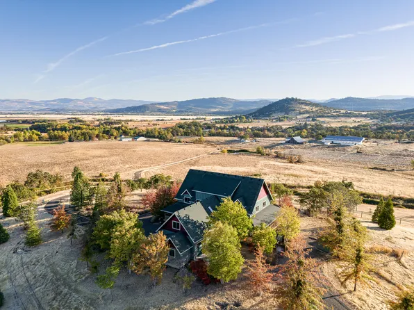 1820 Dry Creek Rd, Eagle Point, OR 97524