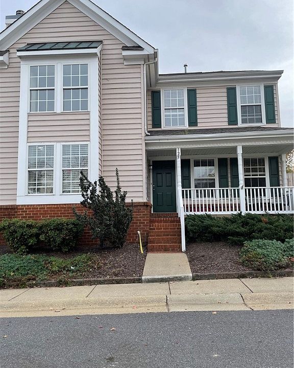 1st image of 125 Waters Edge Dr