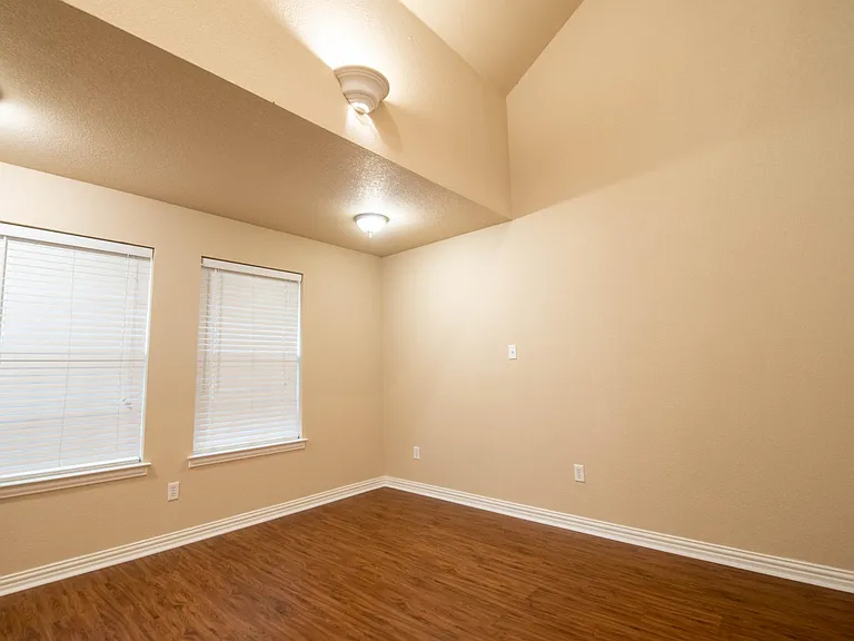 213 S College Dr #B — Photo 3