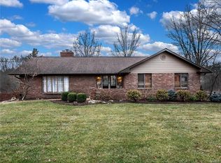 38 Cheshire Dr, Maryville, IL