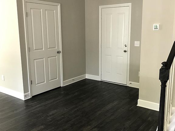 3rd image of 1019 Avery Park Dr