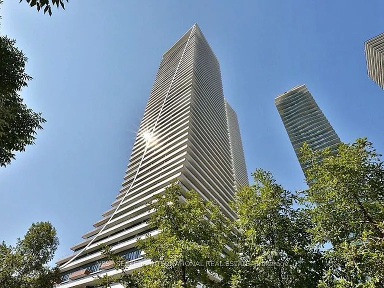 20 Shore Breeze Dr #403 — Photo 1