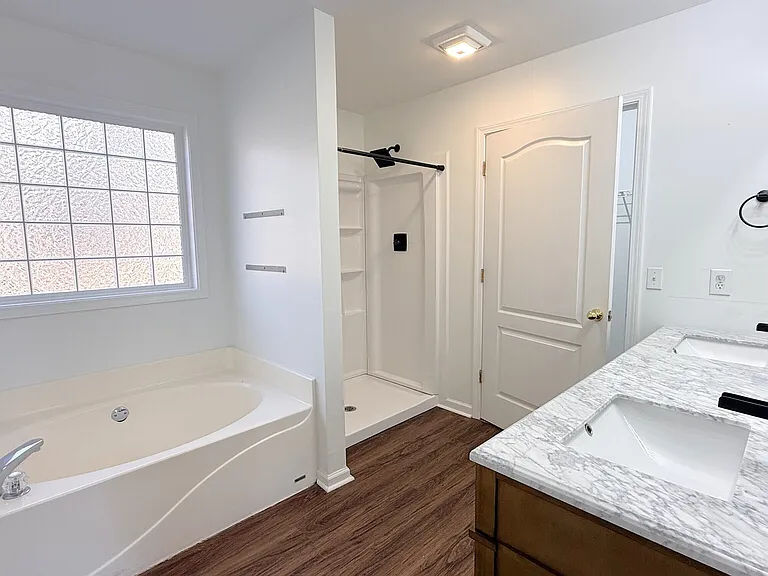 3395 Woodlake Ln — Photo 13