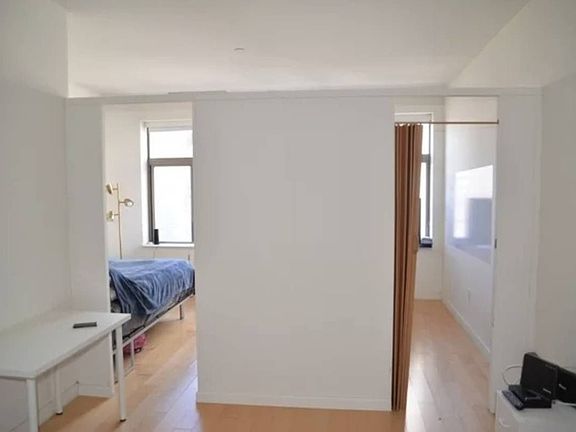 4th image of 91 Washington St
