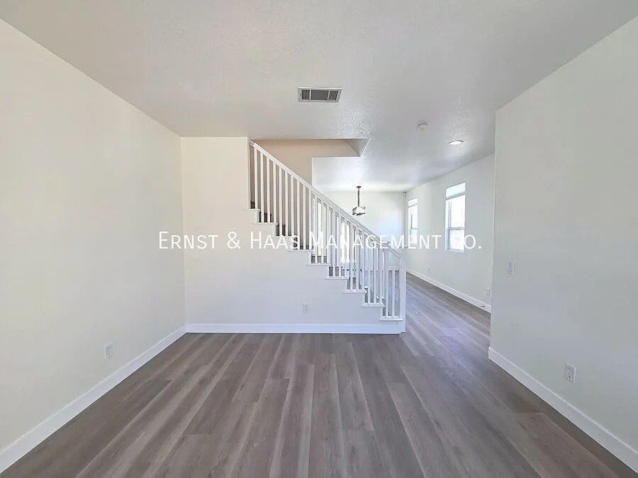 Luxury Living at Alamitos Green Renovated 4-Bedroom Home! — Photo 4