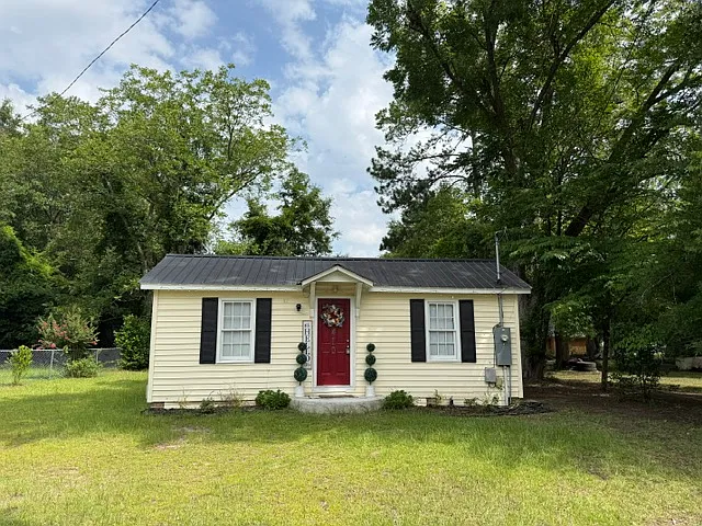 410 Brewer Ave