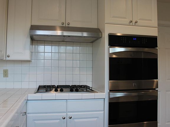 5th image of 611 S Mayfair Ave