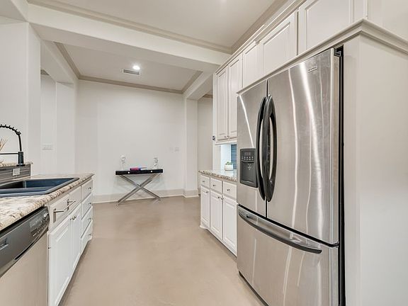 5th image of 5113 Vandelia St