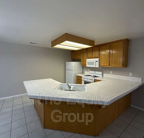 2918 N Terrace St — Photo 4