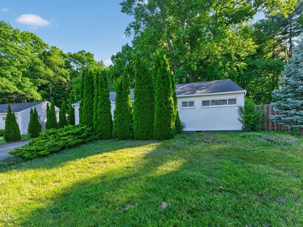 20 Winslow Drive, Schenectady, NY 12309