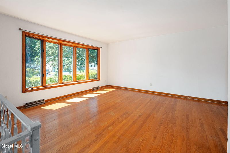 4th image of 28 Chapman Drive