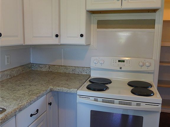 5th image of 1101 Centralia Ave