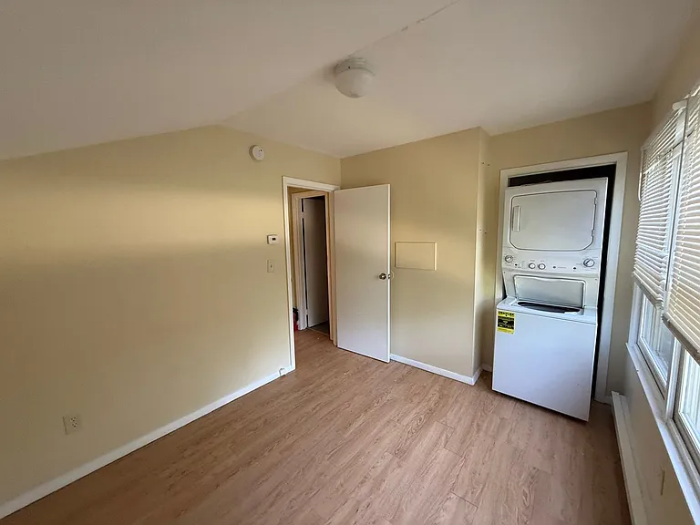 75 Chalet Hts — Photo 9