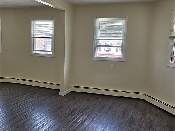 5th image of 838 Western Ave #2L