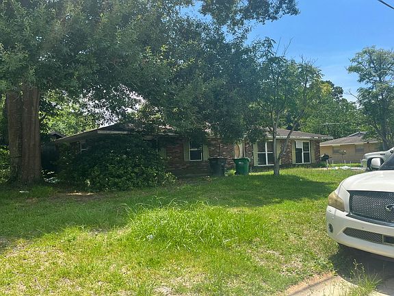 4th image of 7659 Lexington Dr