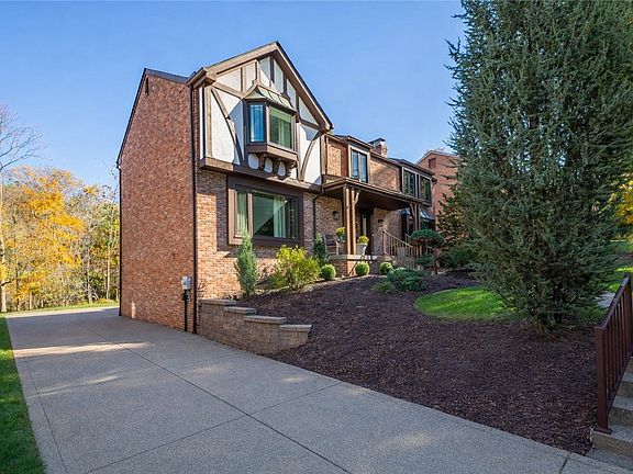 3rd image of 421 Oaklawn Dr
