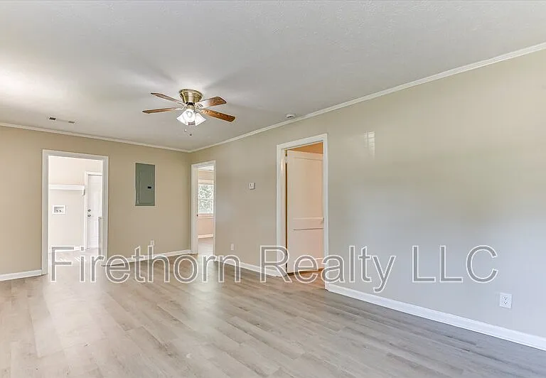 924 Royalette Ave — Photo 8